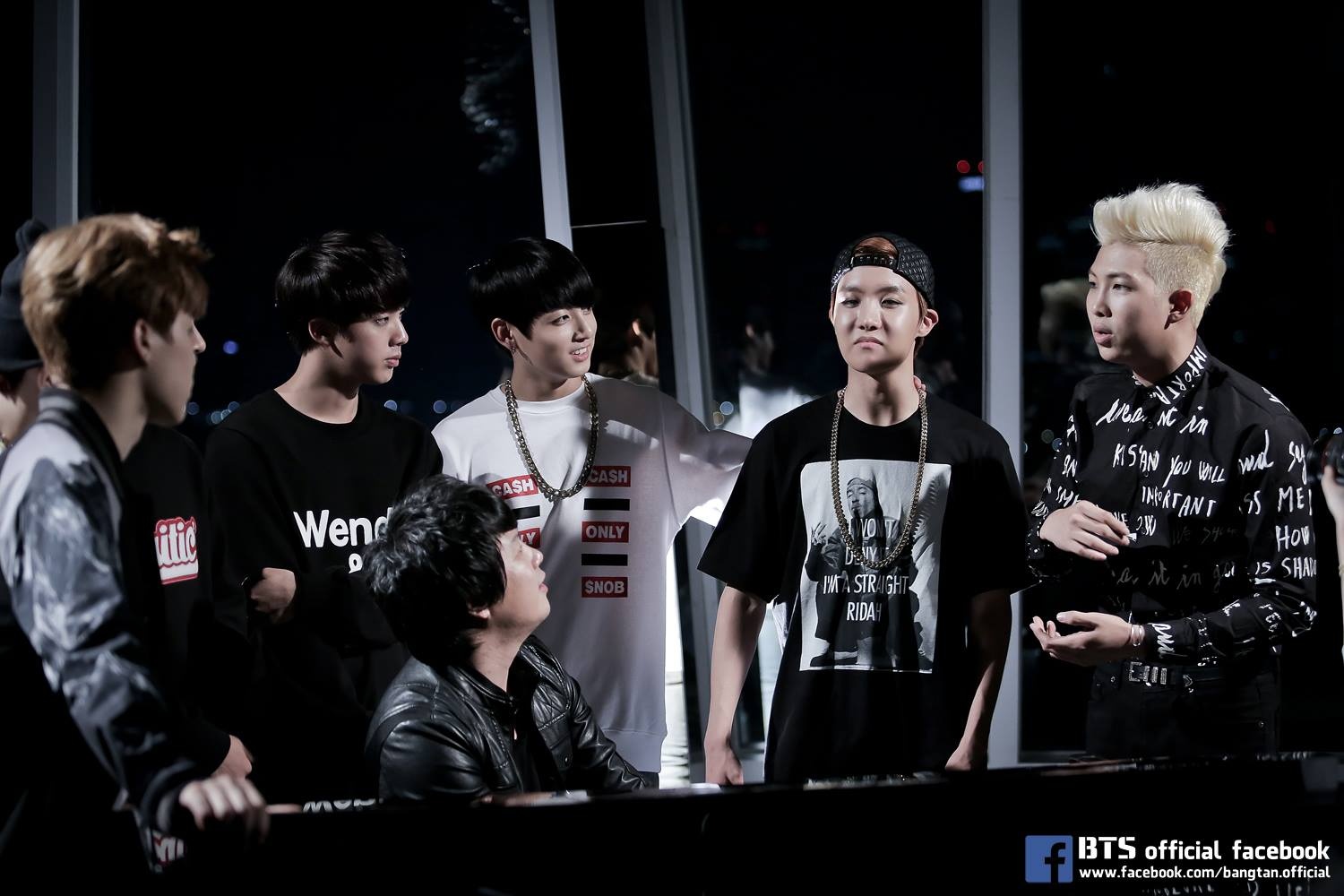 Thanh Bùi cùng nhóm BTS.