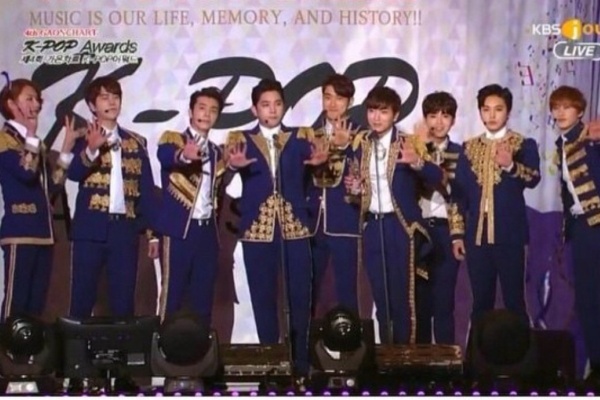 Album ban chay nhat quy 4 - Super Junior tai Gaon Kpop Awards lan thu 4 hinh anh