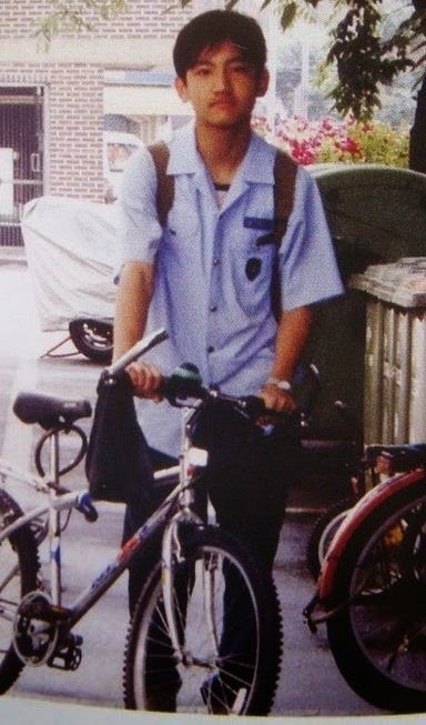 Changmin, cậu em út của TVXQ, cũng bị 