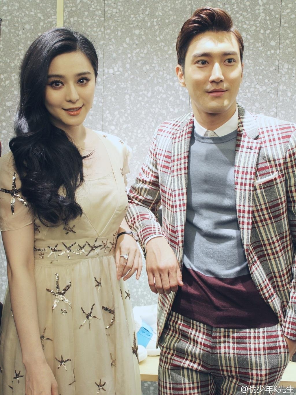 Choi Si Won (Super Junior) tranh thủ