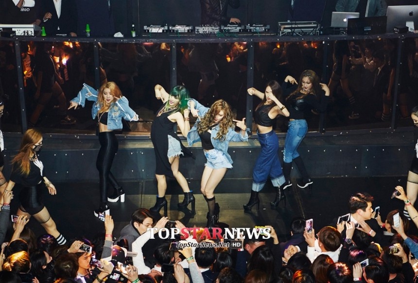 4minute biểu diễn Crazy tại một club ở Seoul hôm 7/2.