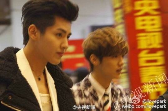 Cảnh tái ngộ chớp nhoáng của Kris và Luhan.