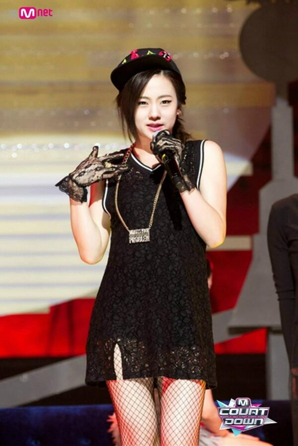 Lena - một trong những ứng viên tin đồn - từng hát chung với Sunmi.