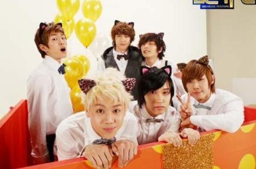 2PM, 2AM, BEAST, MBLAQ, SHINee va Super Junior cover nhac nu hinh anh