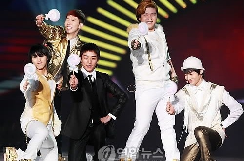 Wonder Boys hat Kissing You (SNSD) va Nobody (Wonder Girls) hinh anh