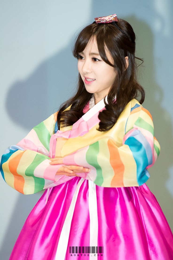 Tông màu nổi cũng được cô nàng Minah (AOA) lựa chọn.