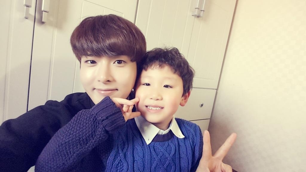 Ryeowook quây quần bên gia đình trong ngày đầu năm. Thành viên nhóm Super Junior gửi 