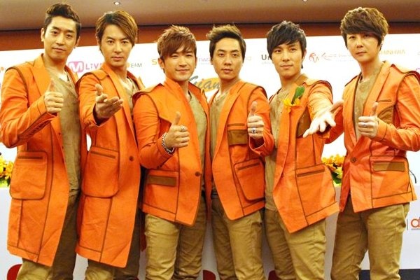 Shinhwa tiet lo ky luat thep cua SM hinh anh