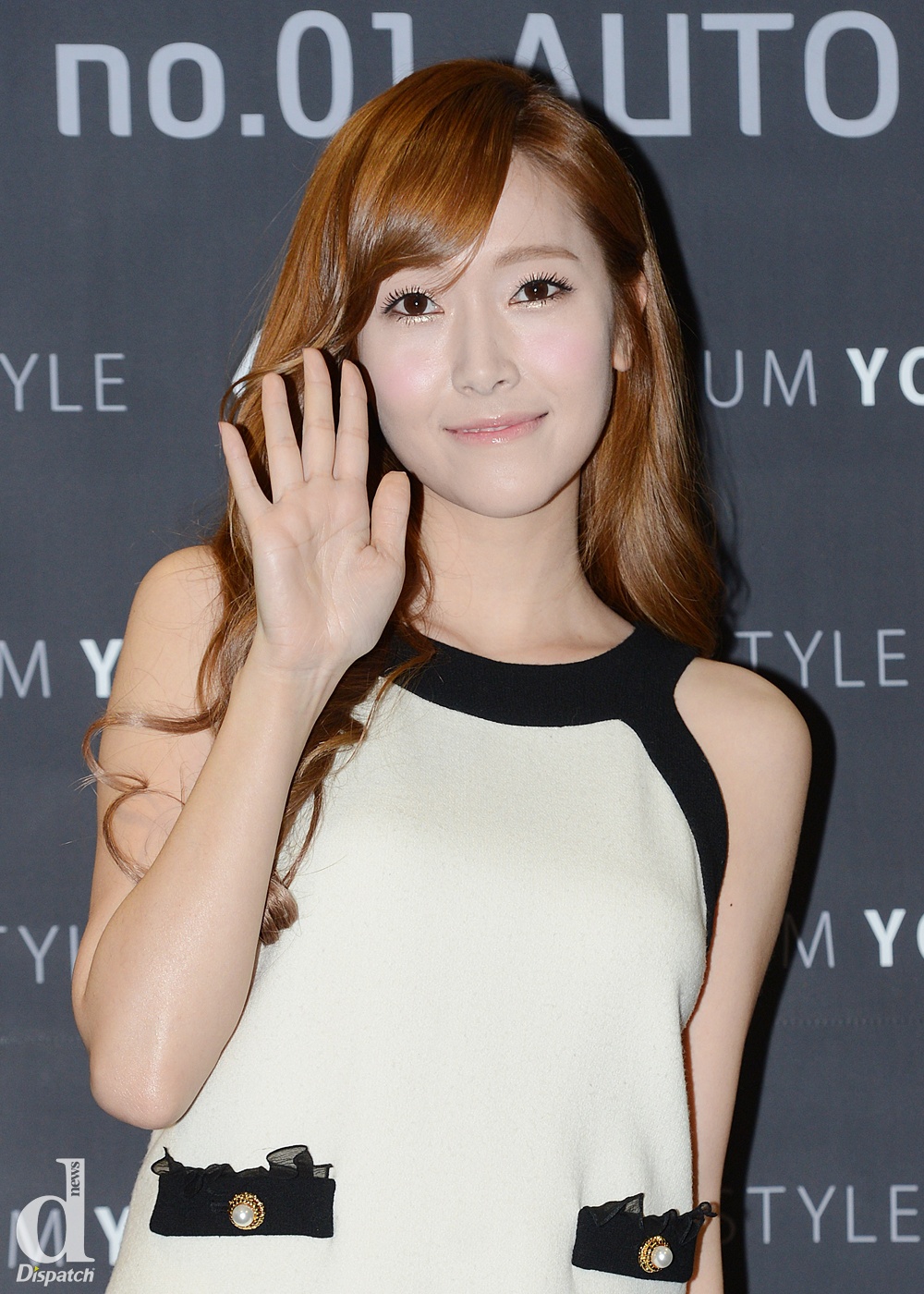 Jessica cũng đang hối hả vào phòng thu để ra mắt solo.