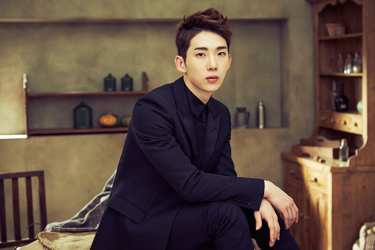 Jo Kwon (2AM) được yêu thích trong các show truyền hình tạp kỹ nhờ tính cách tươi sáng, dí dỏm. 