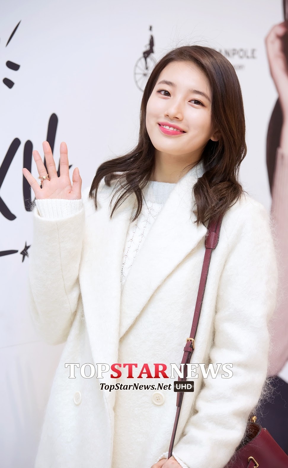 Suzy, biểu tượng tình đầu quốc dân của Hàn Quốc, tưởng chừng như có cuộc sống hoàn hảo đáng mơ ước trong mắt người hâm mộ. Cô có sắc đẹp, tài năng, danh tiếng, 