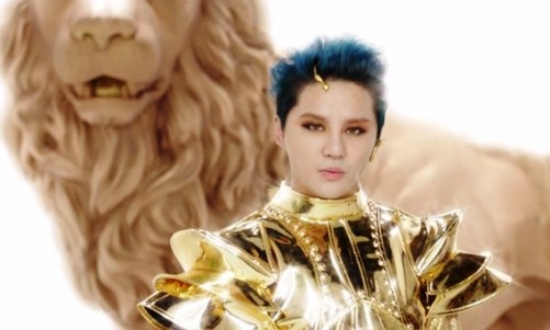 Junsu (JYJ) tai xuat voi hinh tuong bang gia hinh anh