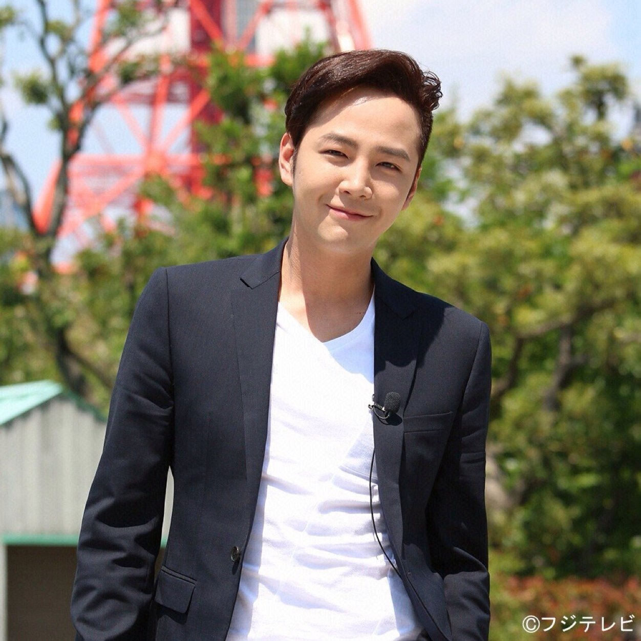 Jang Geun Suk bỏ túi khoảng 600 triệu won cho mỗi cái 