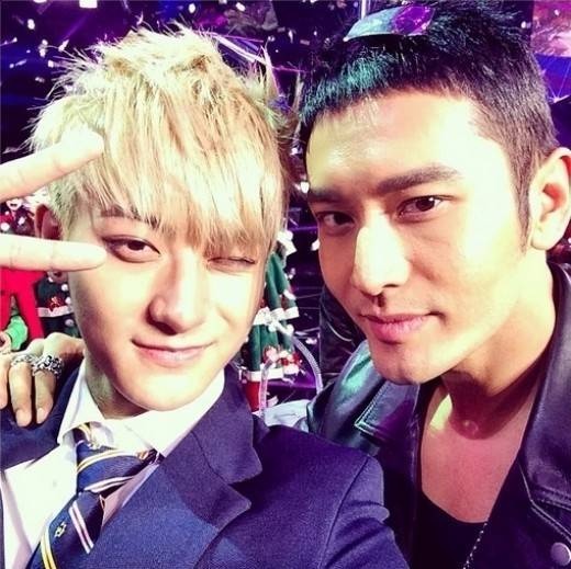 Tao (trái) rất thân thiết với Huỳnh Hiểu Minh.