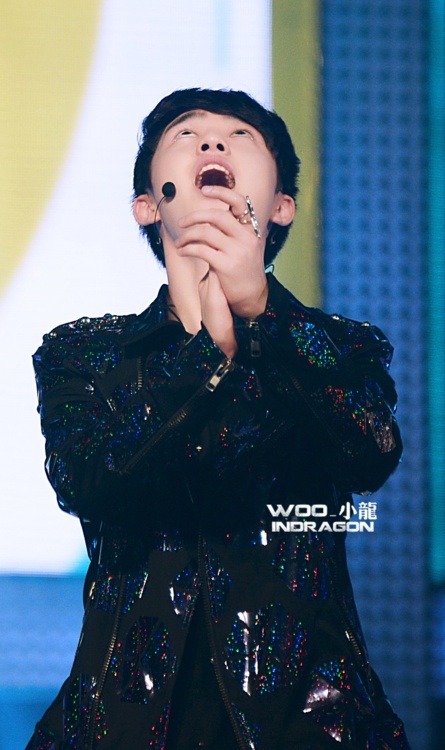 D.O (EXO) chung số phận như Lay. 