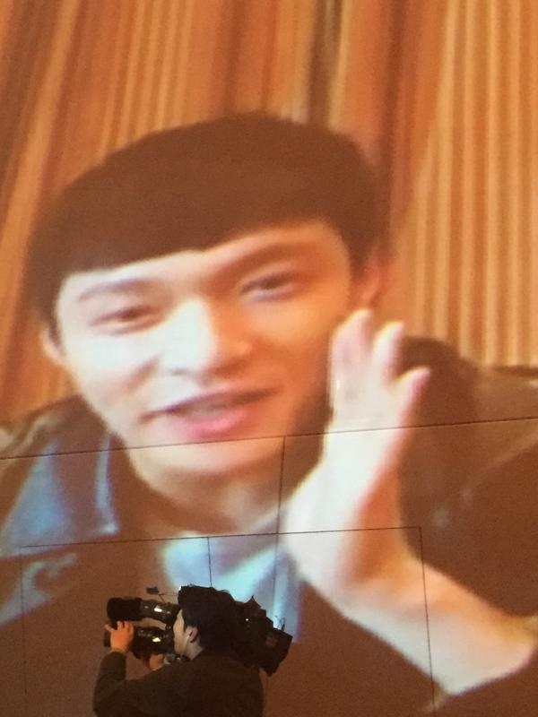 Một thành viên người Trung khác - Lay - không thể tham gia buổi họp báo do vướng lịch trình cá nhân ở Trung Quốc.