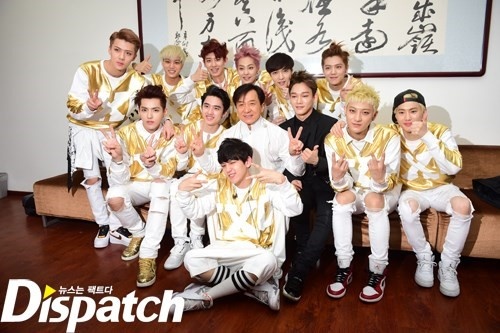 Năm 2014, Thành Long dành riêng thời gian để giao lưu, tặng quà cho EXO nhân dịp nhóm biểu diễn ở concert.