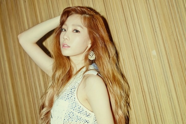 Taeyeon (SNSD) xuat hien trong sach sinh hoc hinh anh