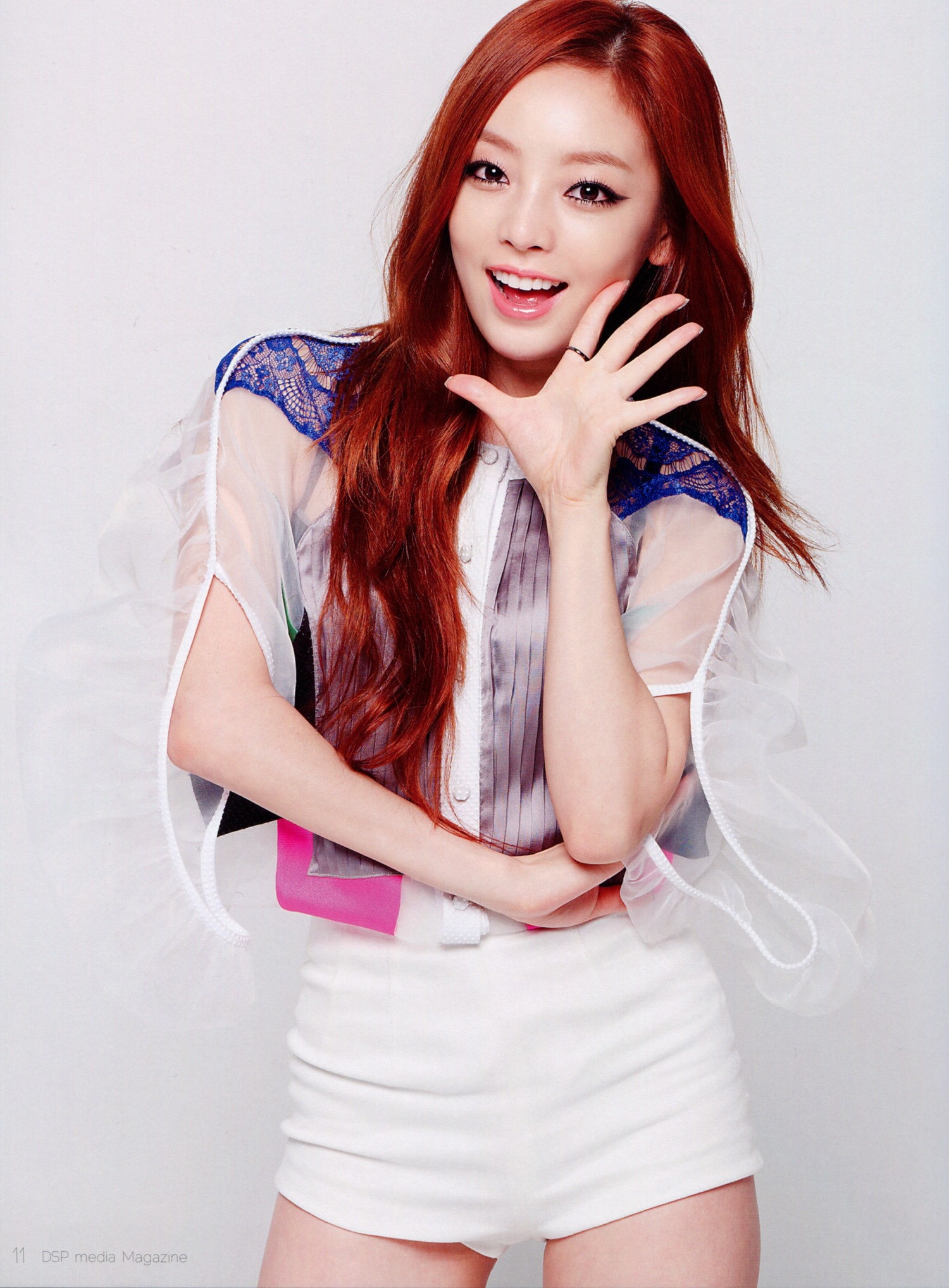 Go Hara (KARA) nổi tiếng nhờ vẻ đẹp dễ thương như búp bê.