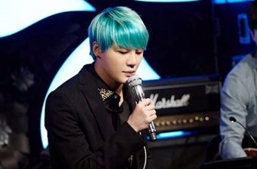 Junsu (JYJ) hat tren truyen hinh sau 6 nam ‘cam van’ hinh anh