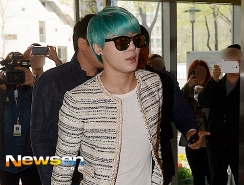 Junsu xuất hiện ở trường quay Space Sympathy hôm 13/4.