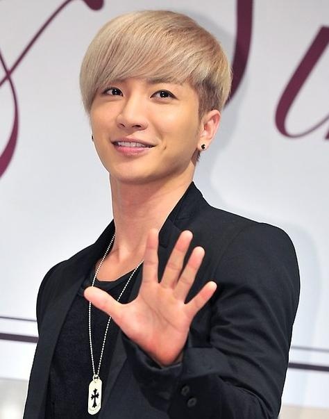 Leeteuk khốn khổ vì tin đồn.