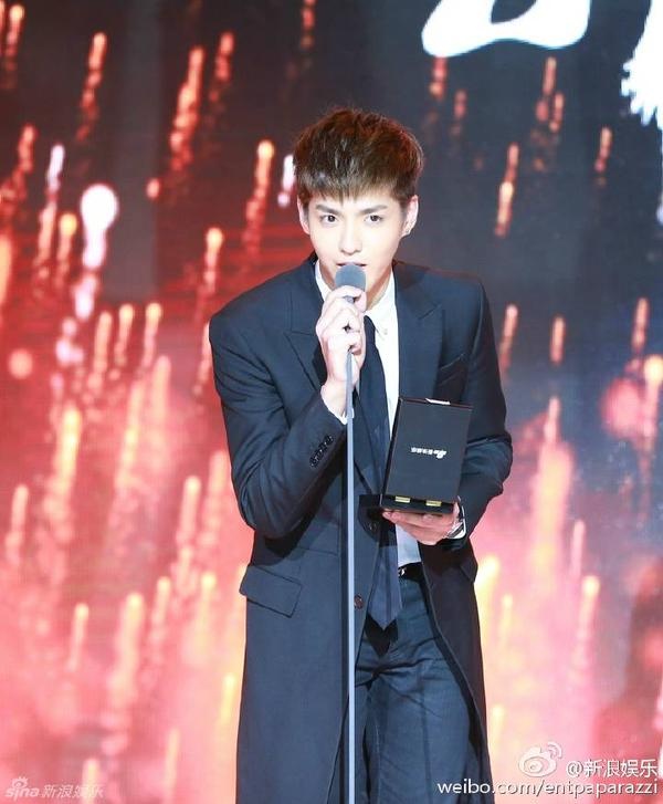 Kris chia sẻ trải nghiệm riêng trong lễ trao giải ở Trung Quốc.