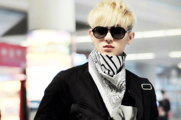 Em ut EXO-M lai bi don roi nhom hinh anh