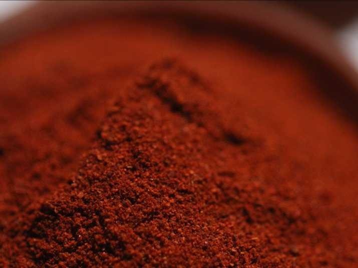 Hungary: Bột ớt ngọt paprika là món quà hoàn hảo để mang về từ Hungary, vì bạn dễ dàng tìm mua với giá rẻ. Ớt paprika trồng ở đây có hương vị độc đáo, ngọt hơn loại trồng ở vùng thổ nhưỡng và khí hậu khác. Du khách nên mua ở chợ Great Market Hall, Budapest, để đảm bảo ớt xịn. Ảnh: Flickr/JoshKellogg.