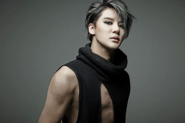 Junsu (JYJ) bi MC cong khai che gieu hinh anh