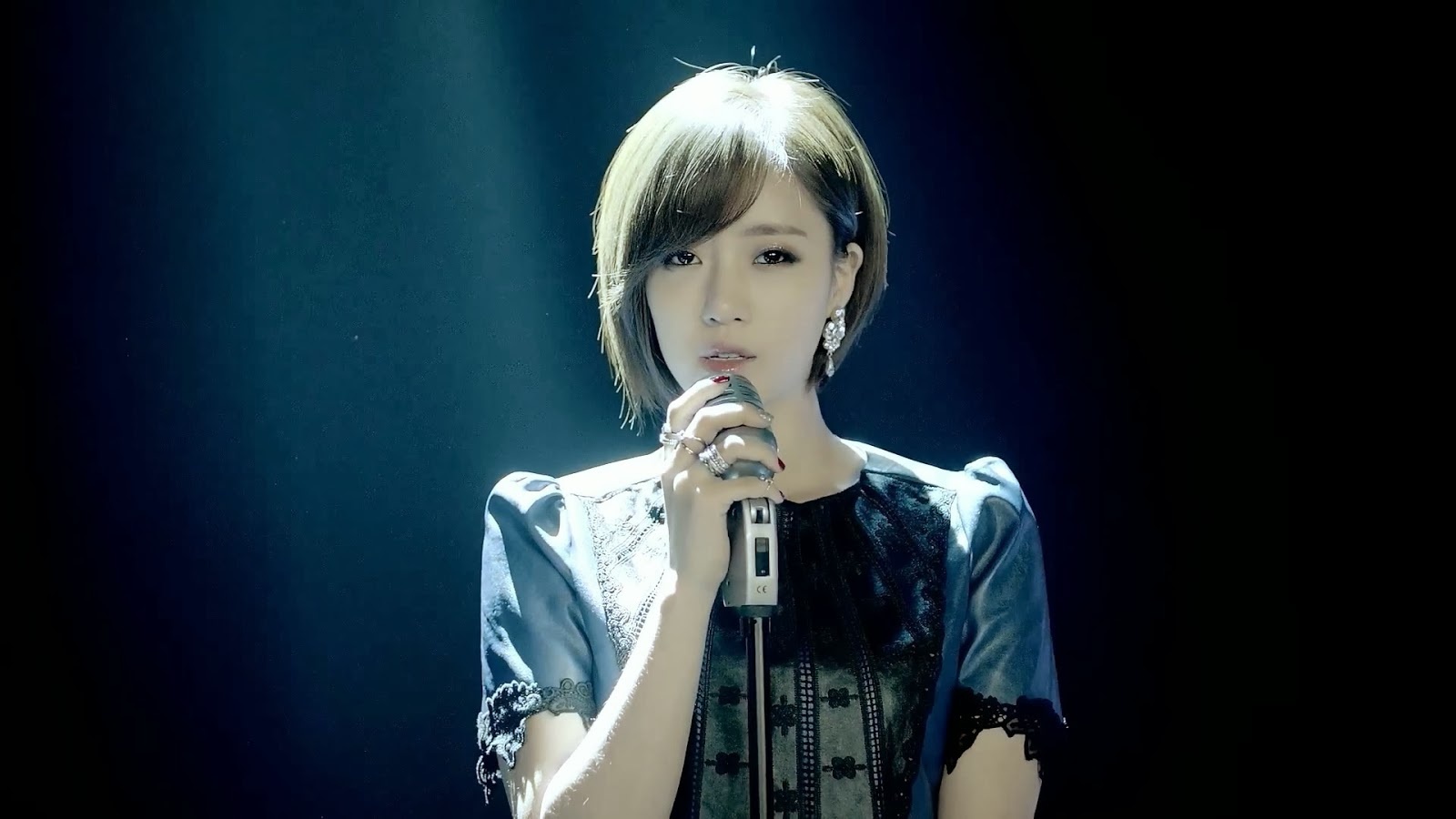 Eunjung đánh lẻ dưới nghệ danh mới ELSIE.