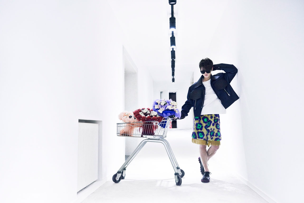 Luhan đã thực hiện một bộ ảnh cầu kỳ cùng ekip của trang, thể hiện những phong thái khác nhau như người mẫu chuyên nghiệp. Tiêu chuẩn để Models lựa chọn bao gồm tài năng xuất sắc, sự sáng tạo và bản sắc riêng.