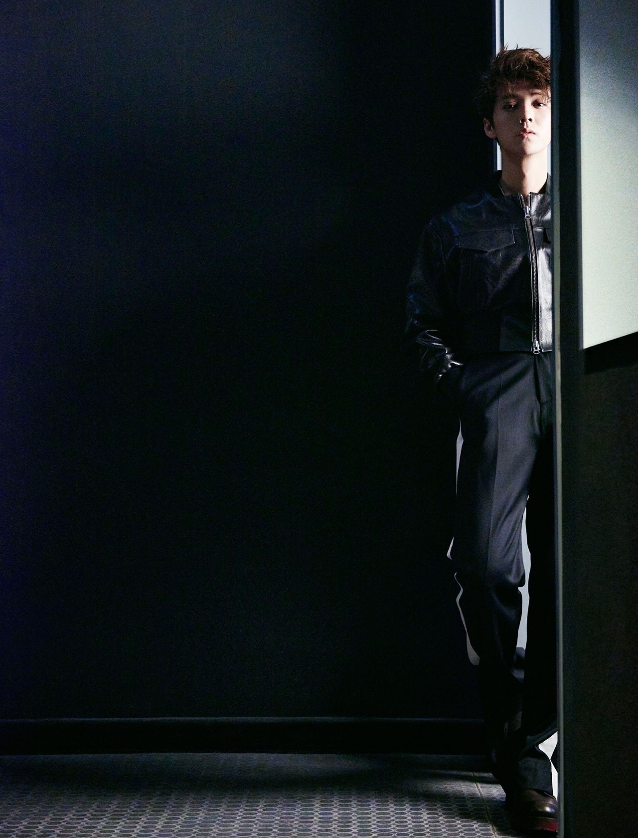 Theo Models, dù Luhan luôn được hàng triệu fan ngưỡng mộ, anh vẫn cư xử khiêm tốn, hòa đồng trong quá trình chụp ảnh.