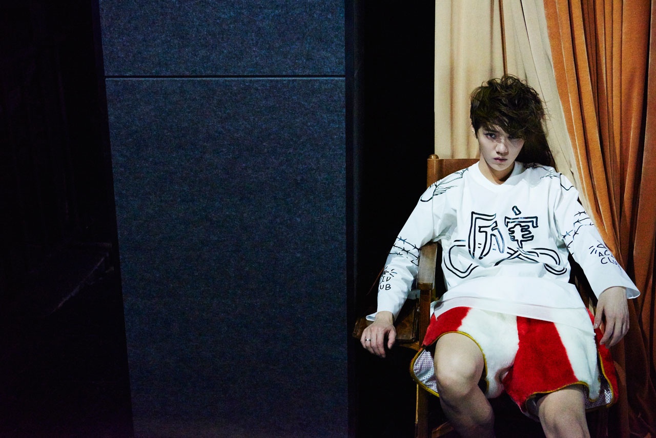 Sinh năm 1990, chàng trai trẻ người Bắc Kinh tình cờ được công ty giải trí SM Entertainment chiêu mộ khi du học ở Hàn Quốc. Anh nhanh chóng thu hút lực lượng fan cuồng nhiệt sau khi ra mắt trong nhóm EXO năm 2012. 