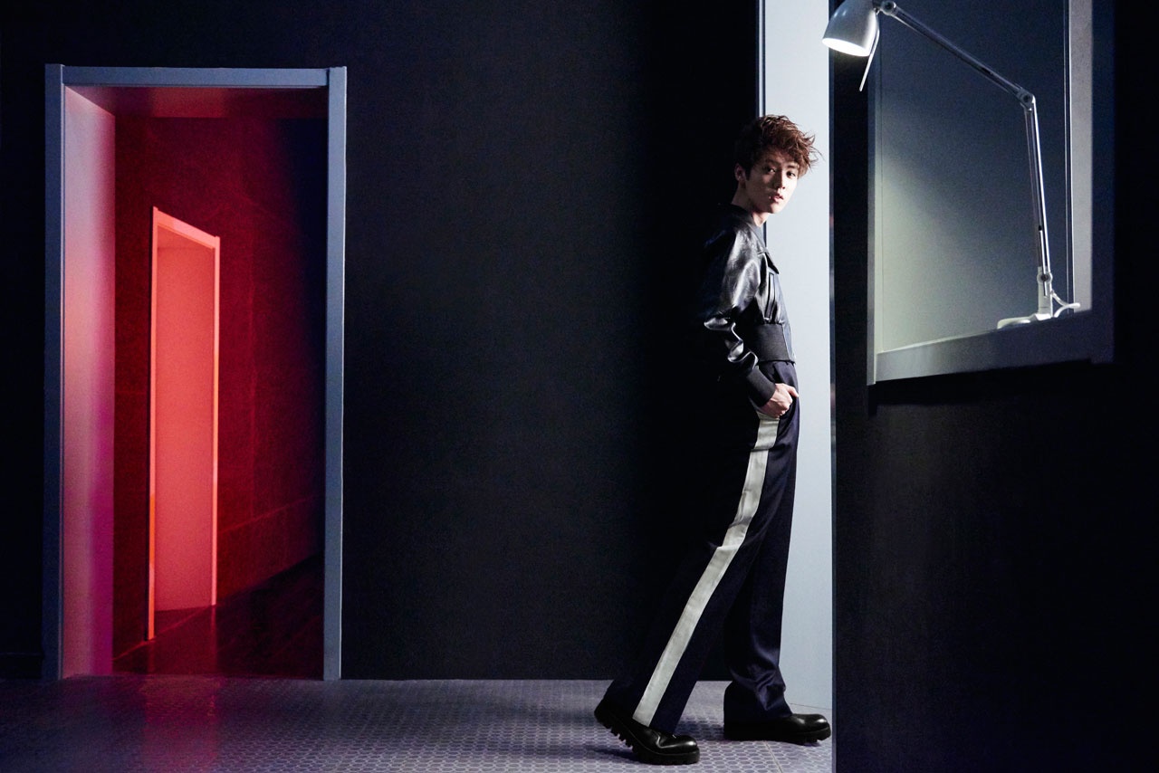 Tháng 10/2014, Luhan kiện SM Ent ra tòa vì mâu thuẫn hợp đồng. Sự nghiệp solo đóng phim, ca hát, đóng quảng cáo của anh tại quê nhà Trung Quốc lên như diều gặp gió.