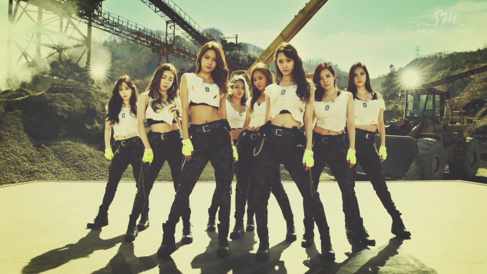 Hình tượng sexy mạnh mẽ của SNSD trong Catch Me If You Can.