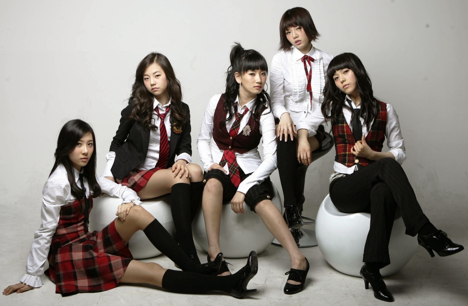 Sunmi (ngoài cùng, bên trái) thời còn ở trong Wonder Girls.