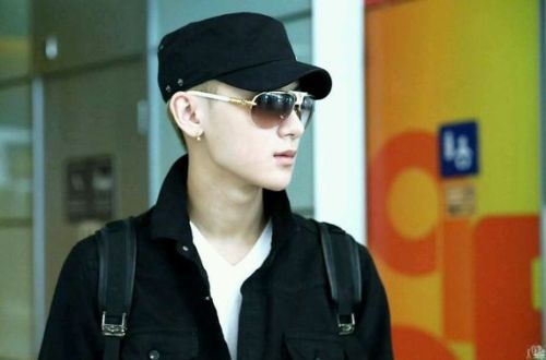Tao (EXO) di My chua benh va du hoc hinh anh