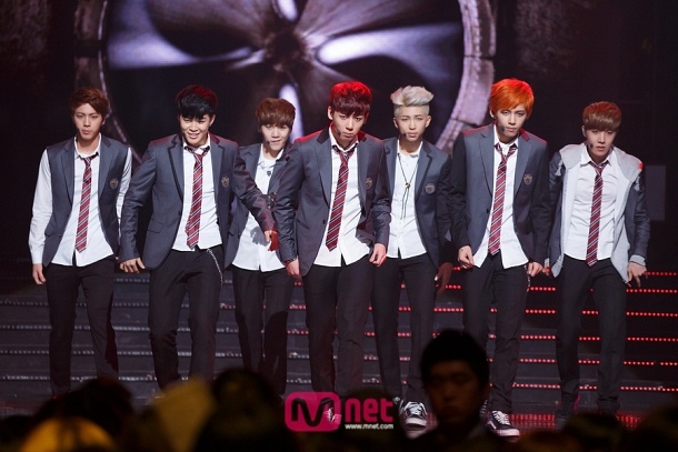 BTS nhan cup tren M!Countdown ngay 7/5/2015 hinh anh