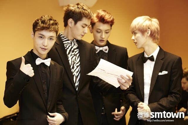 Bốn thành viên gốc Hoa của EXO, gồm Lay, Kris, Tao và Luhan (từ trái qua phải).