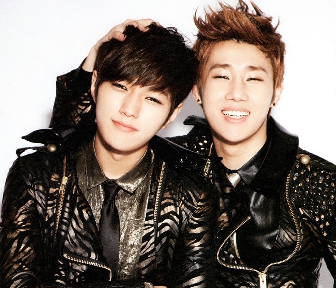 Sunggyu (bên phải) và L.