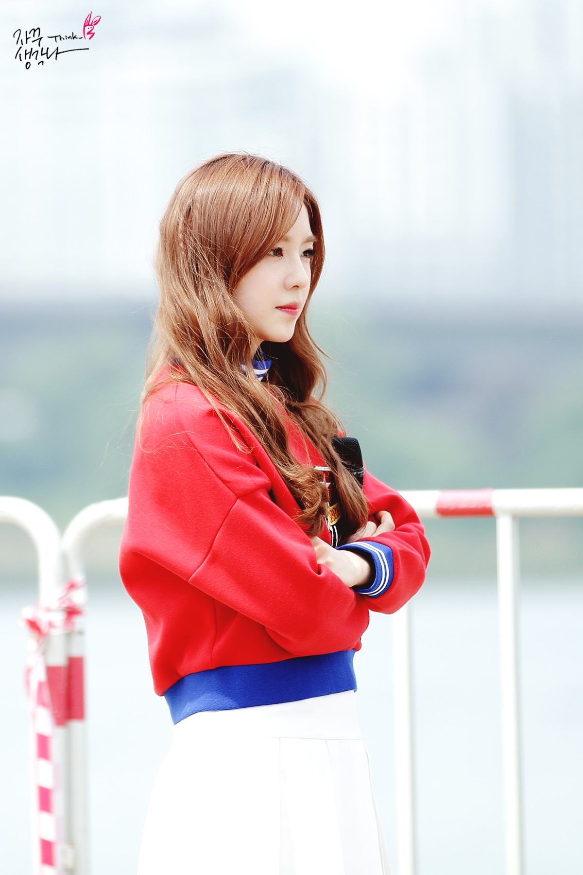 Theo Sports Seoul, vóc dáng nhỏ nhắn, có phần hơi thấp của Irene cũng là điểm đáng yêu của cô. Sau khi ra mắt cùng nhóm Red Velvet năm 2014, Irene nhận được nhiều hợp đồng chụp ảnh cho tạp chí. 