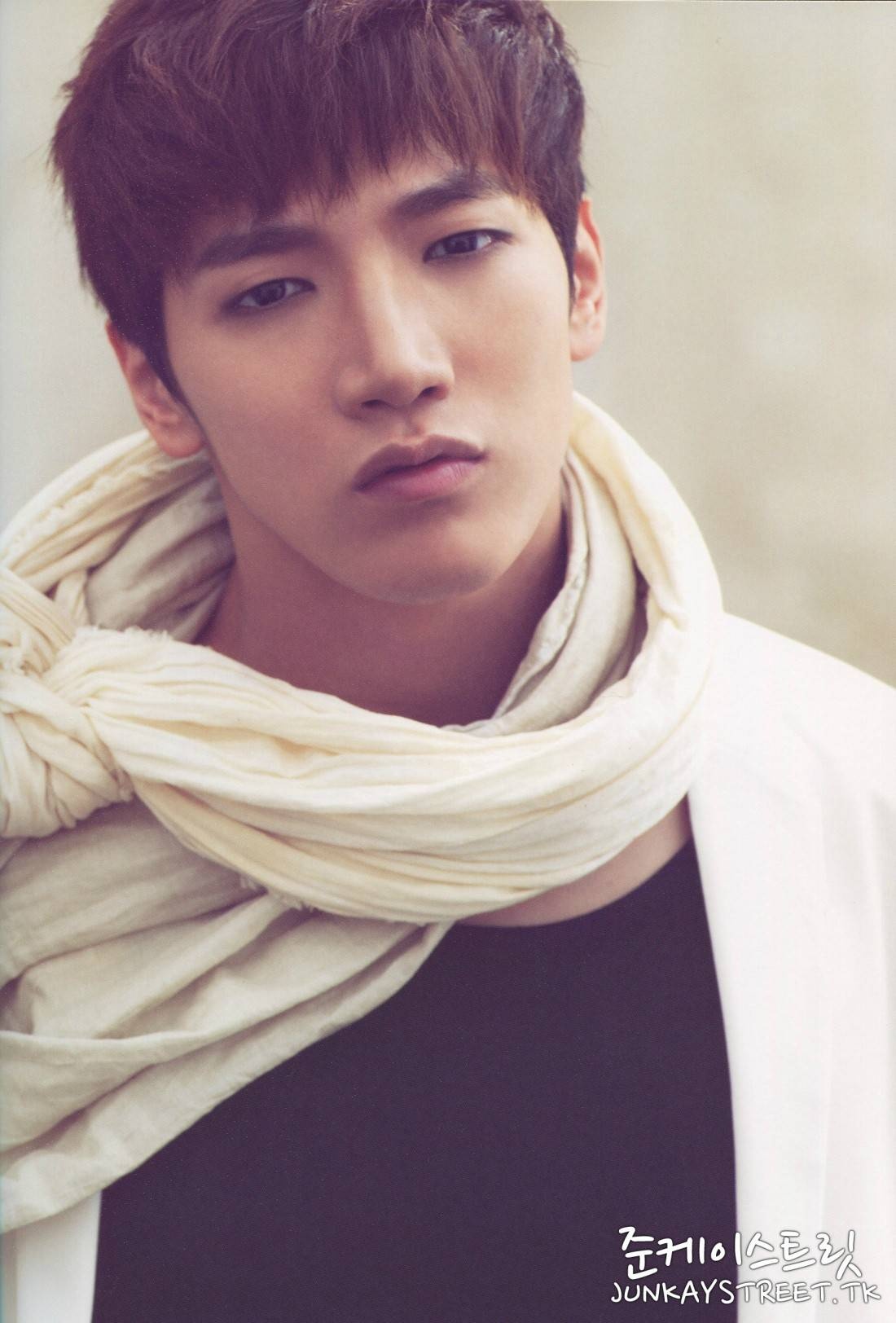 Sau khi bố qua đời, Jun.K đổi tên khai sinh từ Junsu thành