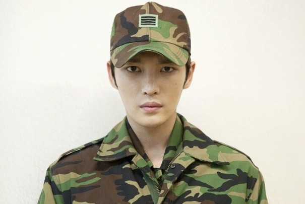 Jaejoong (JYJ) khoe giong trong quan ngu hinh anh