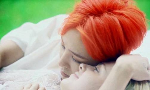 G-Dragon khoa moi my nu toc vang trong MV moi hinh anh