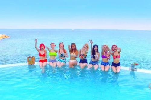 SNSD dien bikini trong clip nha hang 3 ca khuc hinh anh