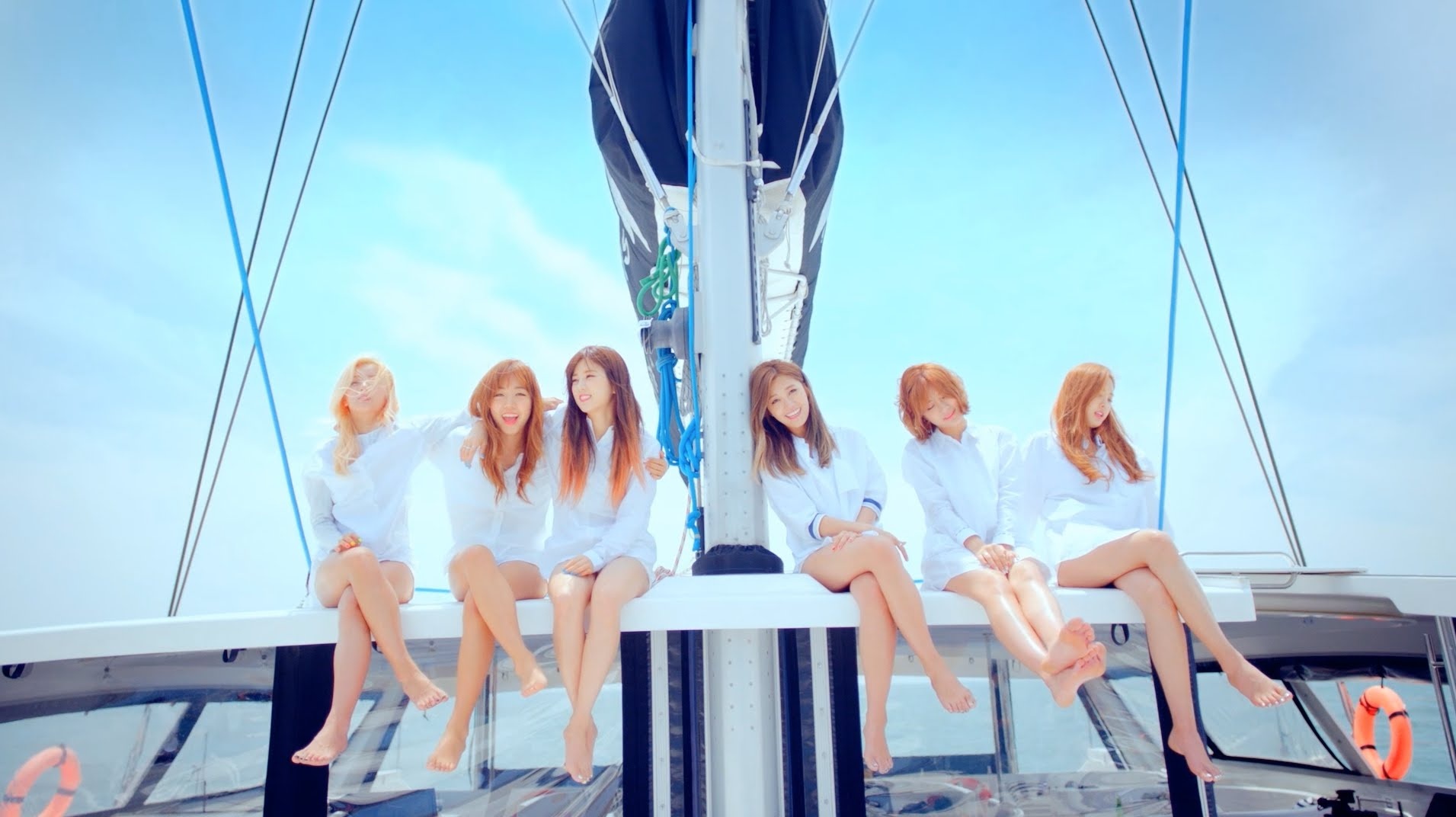 Apink trong MV Remember.