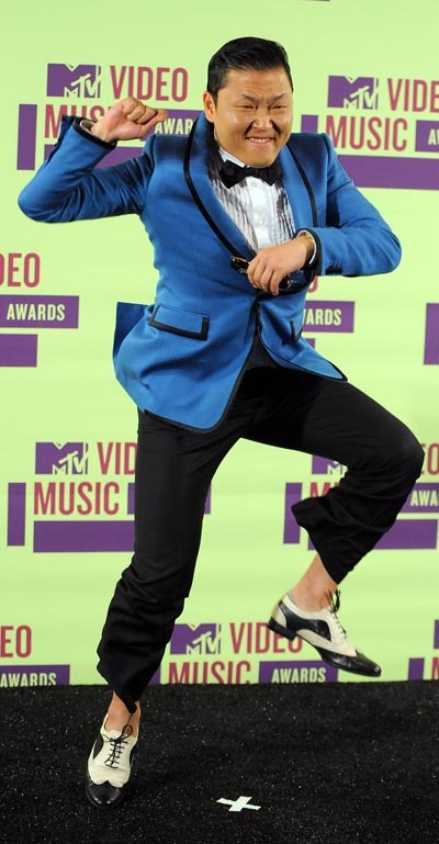 Điệu nhảy ngựa Gangnam Style đưa tên tuổi Psy thành sao quôc tế.