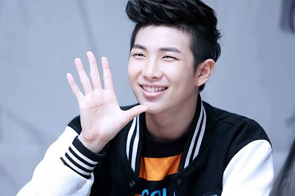 Rap Monster (BTS) lai bi doa ban trong concert hinh anh