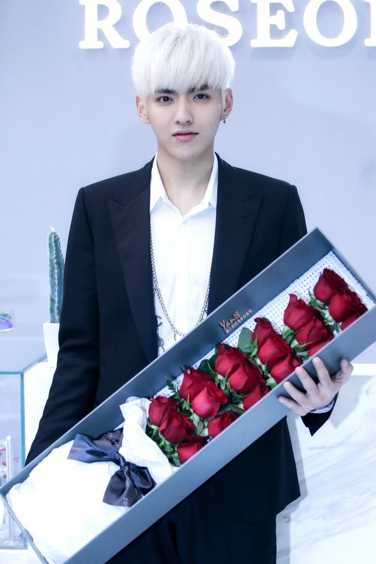 Ngô Diệc Phàm trong một sự kiện quảng cáo ở Quảng Châu sau khi đòi rời EXO.